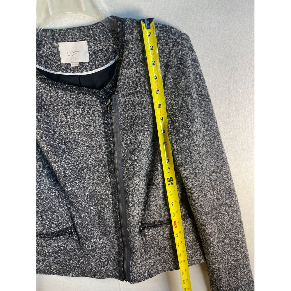 LOFT Grey Salt and Pepper Tweed Asymmetrical Zip Moto Jacket Womens Size 4 - Picture 4 of 7